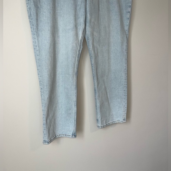 Abercrombie Curve Love Ultra High Rise Ankle Straight Jean in Light 33 / 16 - Picture 8 of 16